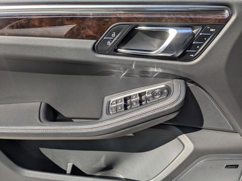 Certified 2026 Porsche Macan image 14