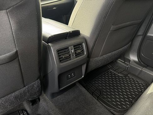 Used 2022 Nissan Rogue SV image 17