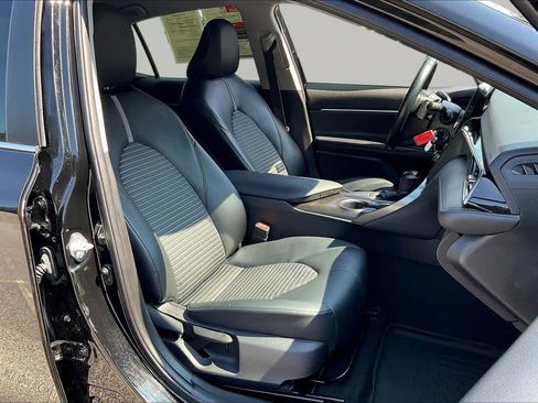 Used 2021 Toyota Camry SE FWD image 9