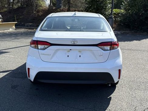 Used 2025 Toyota Corolla LE image 3