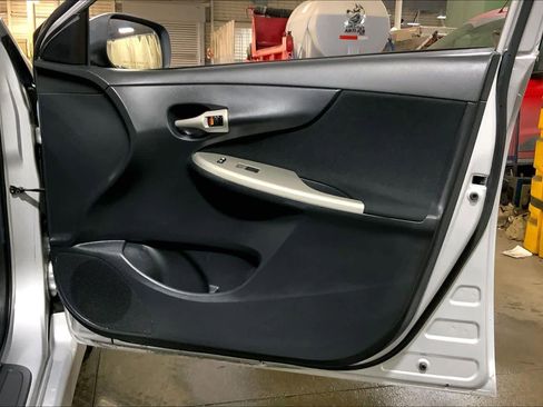 Used 2010 Toyota Corolla S image 23