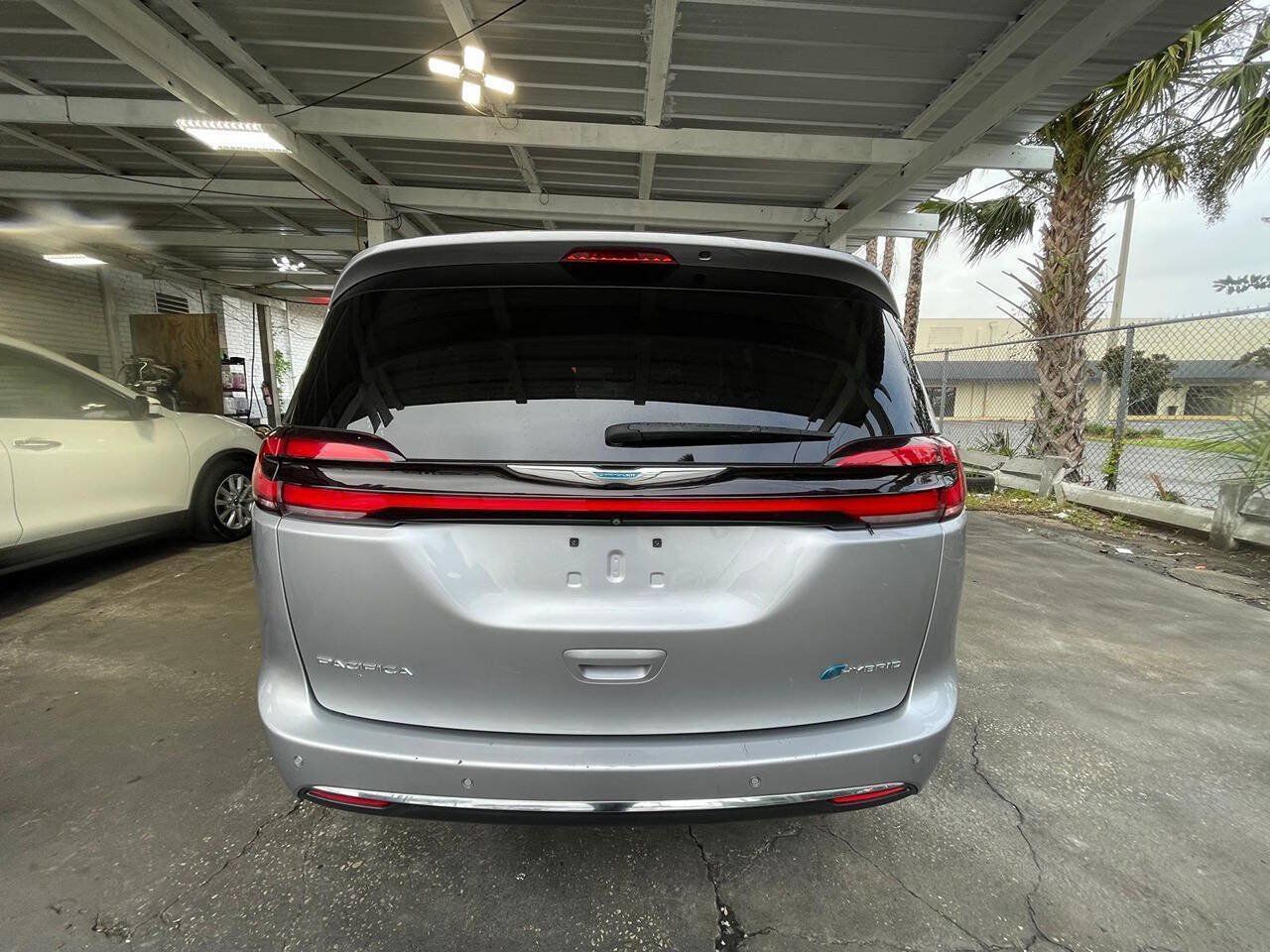 Used 2021 Chrysler Pacifica Touring-L FWD image 20