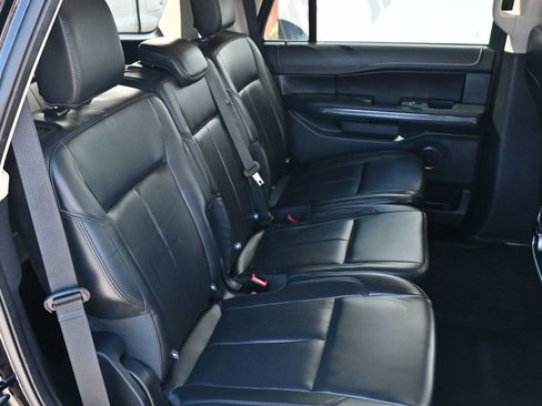 Used 2022 Ford Expedition XLT image 18