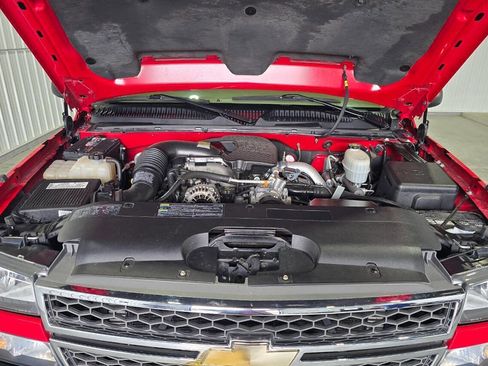 Used 2005 Chevrolet Silverado 2500 LS w/ Heavy-Duty Power Package image 13
