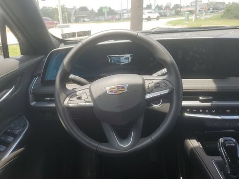 Used 2024 Cadillac XT4 Premium Luxury FWD image 11