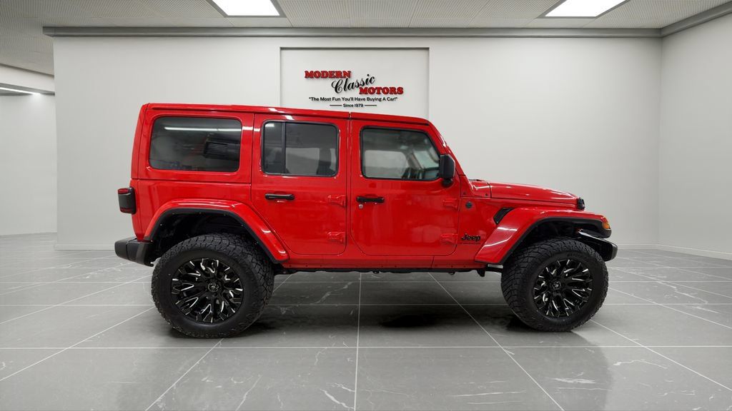Used 2025 Jeep Wrangler Unlimited Sahara AWD/4WD image 8