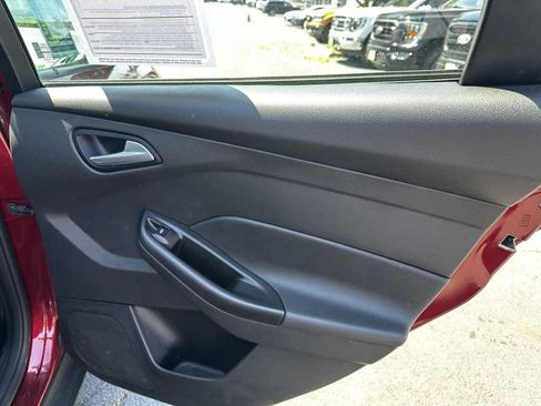 Used 2014 Ford Focus SE w/ SE Sport Package FWD image 38