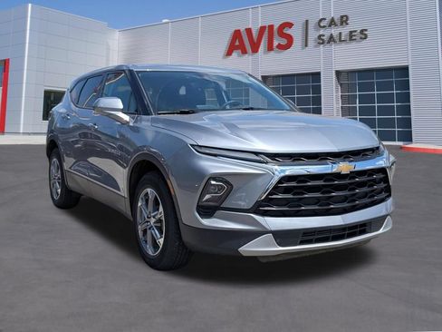 Used 2025 Chevrolet TrailBlazer LT AWD/4WD image 3