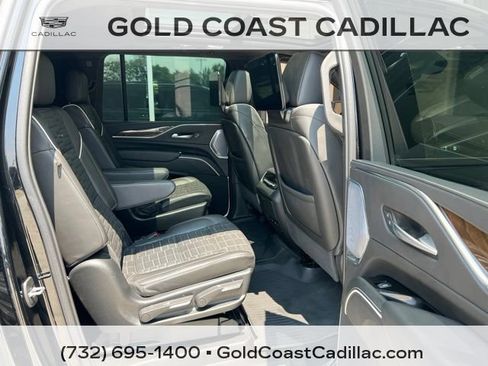 Used 2023 Cadillac Escalade ESV Sport Platinum w/ LPO, ONYX Package AWD/4WD image 9