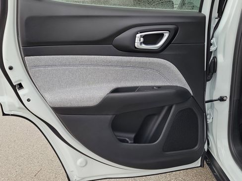 New 2026 Jeep Compass Latitude image 12