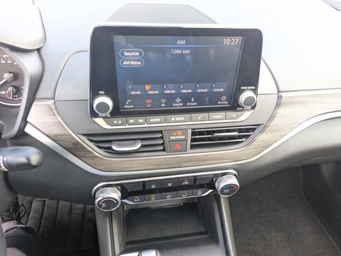 Used 2025 Nissan Altima 2.5 SV FWD image 15