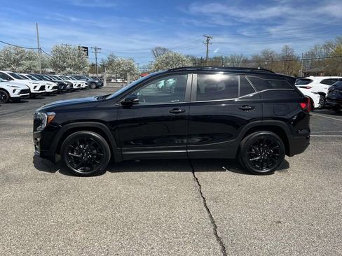 Used 2023 GMC Terrain SLE w/ Driver Convenience Package image 2