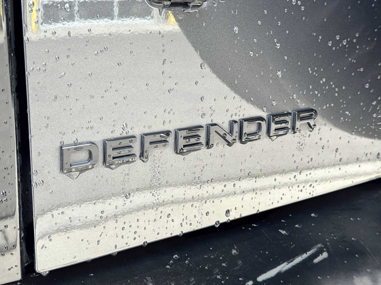 Used 2025 Land Rover Defender 110 X-Dynamic SE AWD/4WD image 12