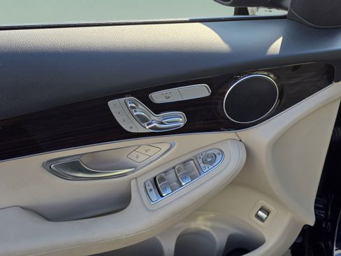 Used 2019 Mercedes-Benz GLC 300 image 9