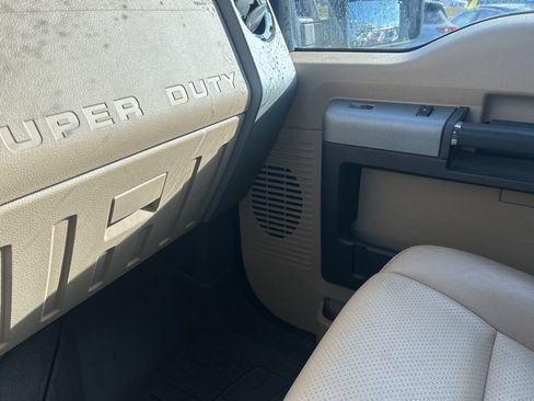 Used 2015 Ford F250 Lariat w/ Chrome Package image 19