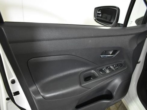 Used 2025 Nissan Versa SV w/ Trunk Package FWD image 7