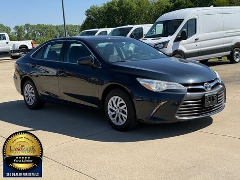 Used 2015 Toyota Camry LE FWD image 3