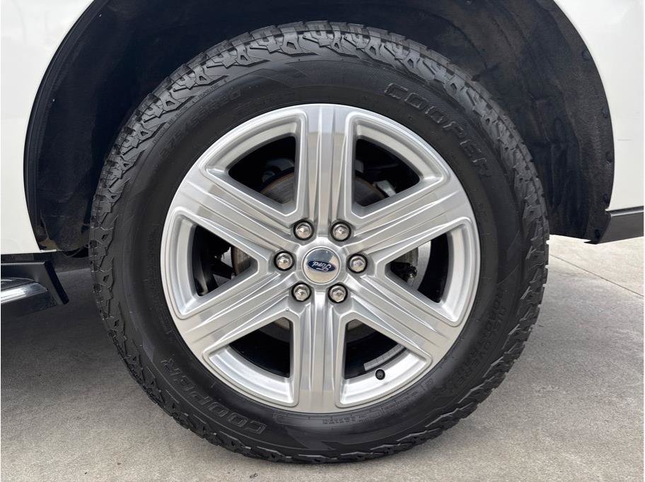 Used 2020 Ford Expedition XLT w/ Equipment Group 202A AWD/4WD image 13