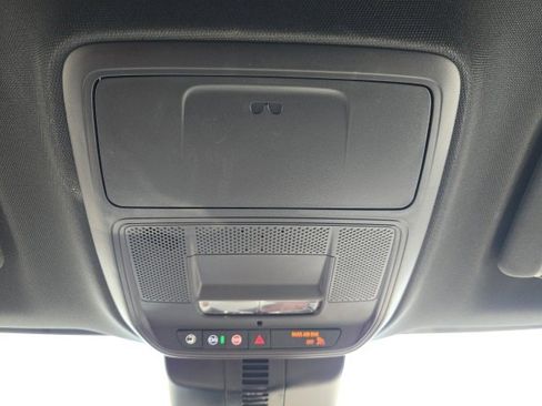 Used 2025 Chevrolet Traverse LT w/ Midnight/Sport Edition image 37