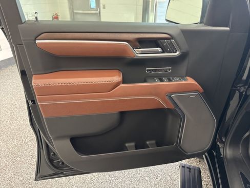 Used 2025 GMC Sierra 1500 Denali Ultimate image 18