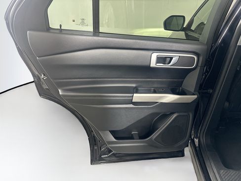 Used 2022 Ford Explorer XLT w/ Equipment Group 202A RWD image 25