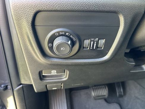 Used 2023 Jeep Grand Cherokee L Limited AWD/4WD image 17