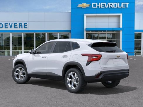 New 2026 Chevrolet Trax LS w/ LS Convenience Package FWD image 3