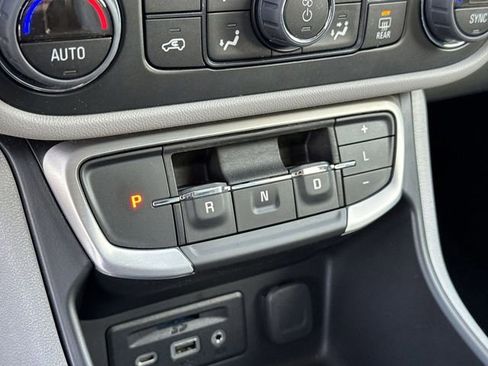 Used 2023 GMC Terrain SLT image 14