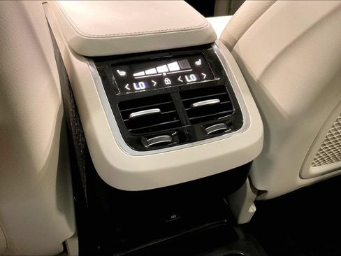 Certified 2024 Volvo XC90 B6 Plus w/ Protection Package Premier AWD/4WD image 10