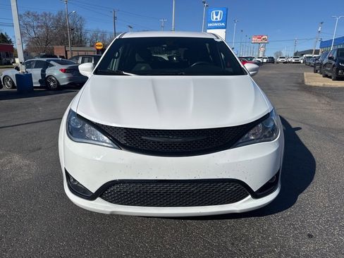 Used 2019 Chrysler Pacifica Touring Plus w/ S Appearance Package image 2