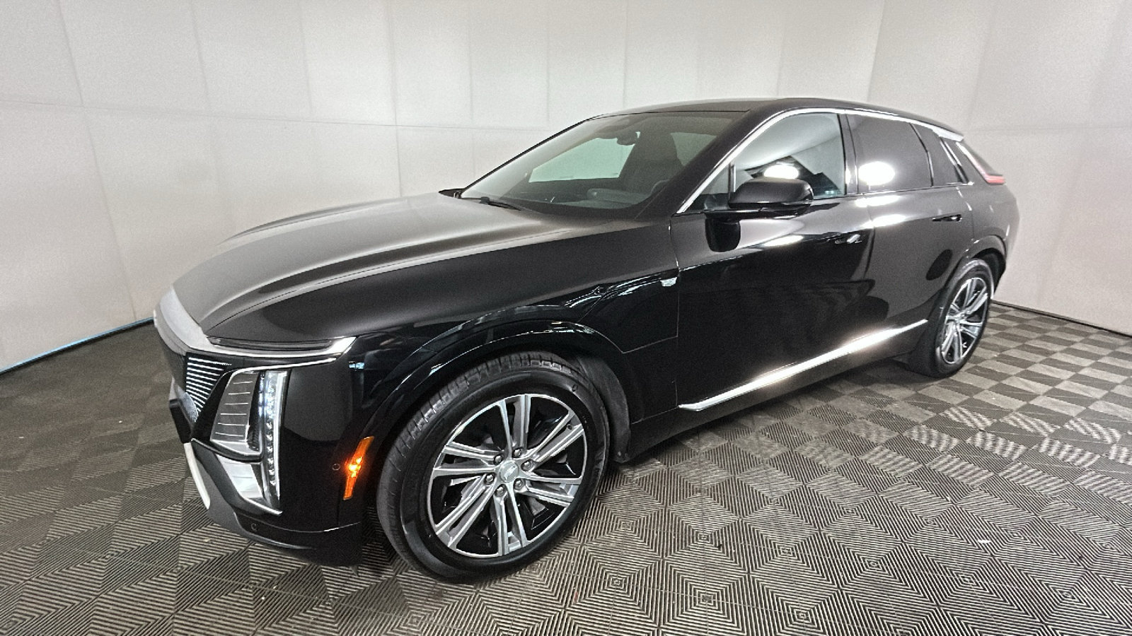 Used 2024 Cadillac Lyriq Luxury RWD image 6