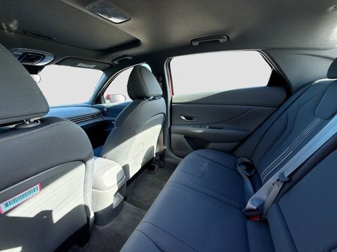 Used 2025 Hyundai Elantra SEL w/ Cargo Package image 23