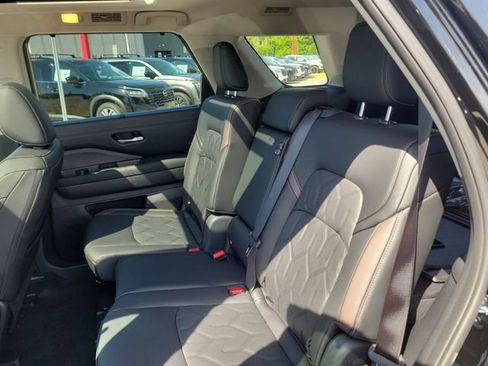 New 2026 Nissan Pathfinder Platinum w/ Cargo Package AWD/4WD image 10