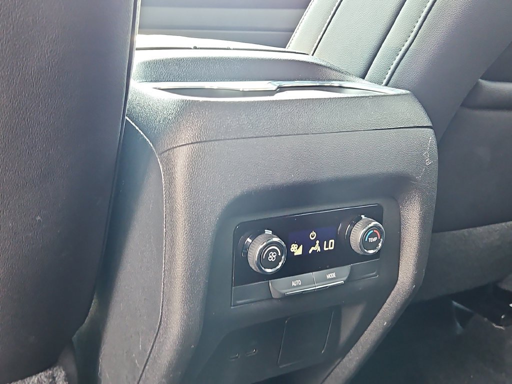 Used 2026 Chevrolet Traverse LT FWD image 15