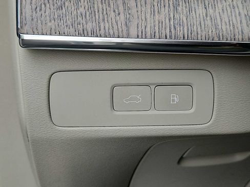 Certified 2024 Volvo XC90 T8 Plus w/ Protection Package Premier AWD/4WD image 22