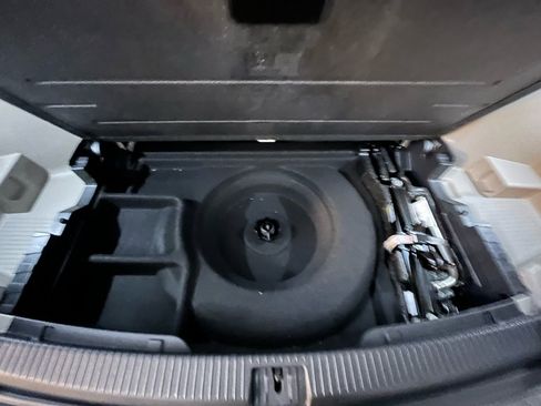 Certified 2025 Volkswagen Atlas SE image 28