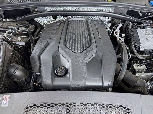 Certified 2025 Porsche Macan image 33