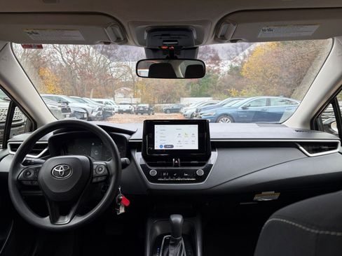 Used 2025 Toyota Corolla LE image 31
