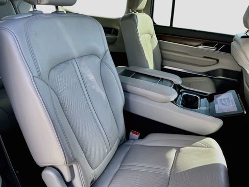 Used 2022 Jeep Grand Wagoneer Series I AWD/4WD image 30