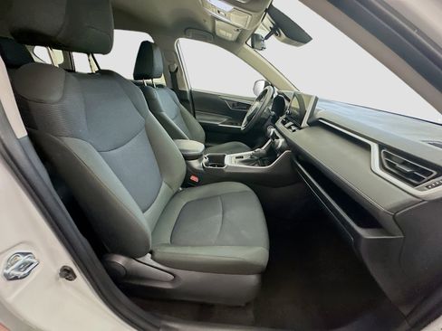 Used 2025 Toyota RAV4 LE image 32