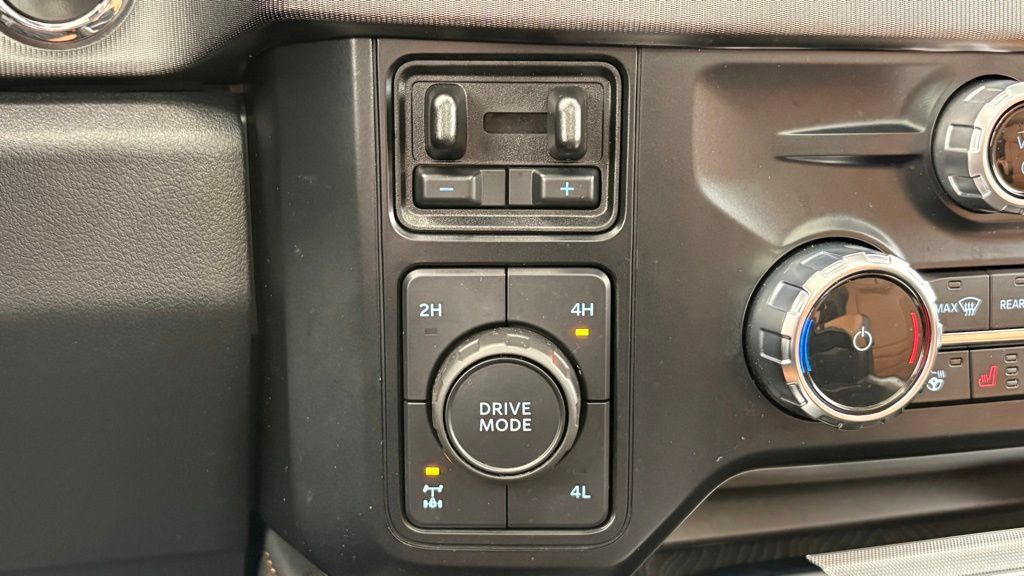Used 2023 Ford F350 Platinum w/ FX4 Off-Road Package AWD/4WD image 41