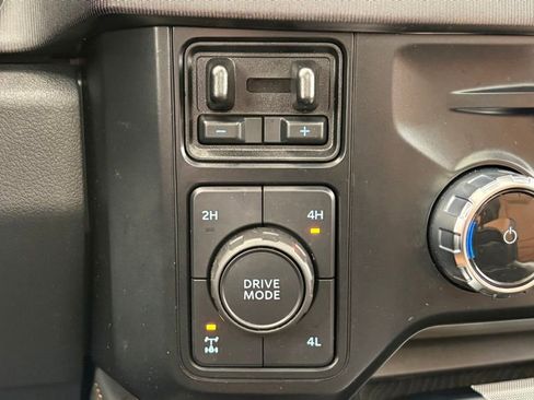 Used 2023 Ford F350 Platinum w/ FX4 Off-Road Package AWD/4WD image 41