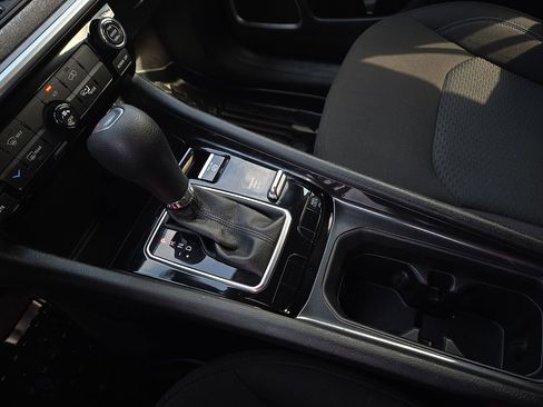 Used 2025 Jeep Compass Sport image 21