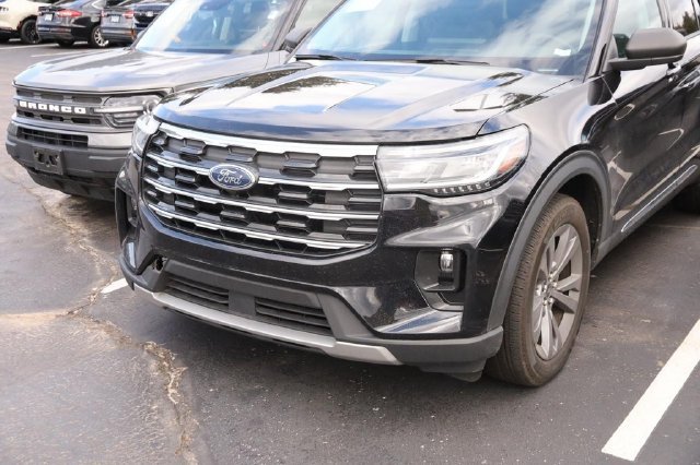 Used 2025 Ford Explorer Active w/ Active Comfort Package AWD/4WD image 2