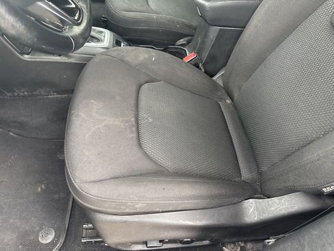 Used 2018 Jeep Renegade Altitude AWD/4WD image 12