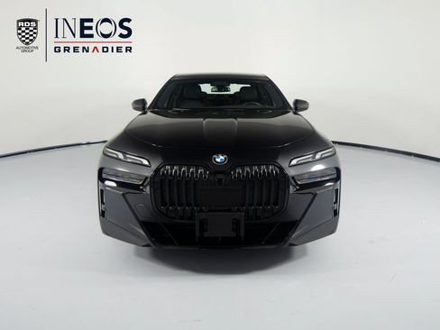 Used 2023 BMW 760i xDrive AWD/4WD image 2