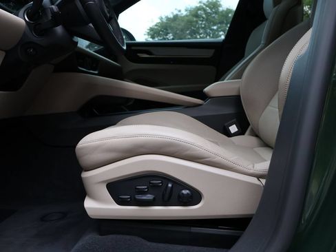 Certified 2024 Porsche Macan Turbo Electric AWD/4WD image 39