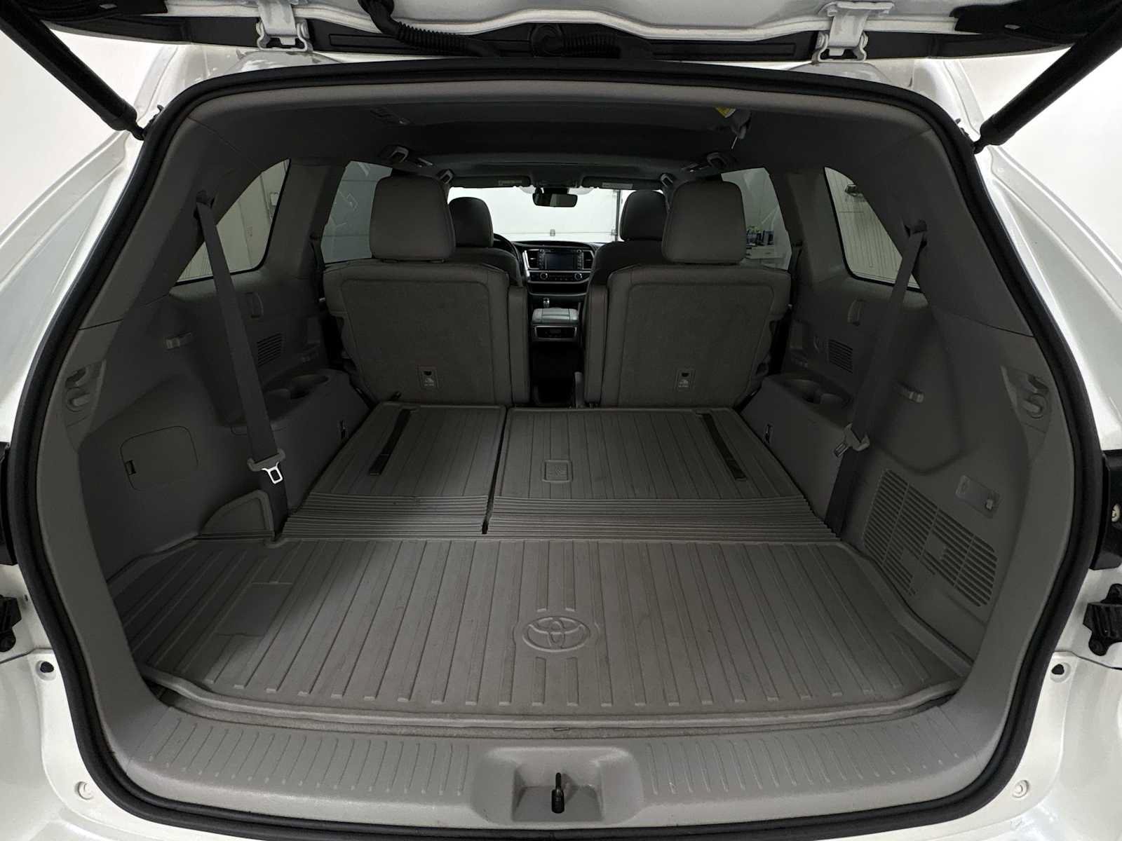 Certified 2019 Toyota Highlander Limited AWD/4WD image 29