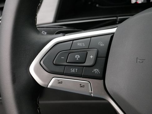 Certified 2025 Volkswagen Atlas Cross Sport SE w/ Panoramic Sunroof Package image 26