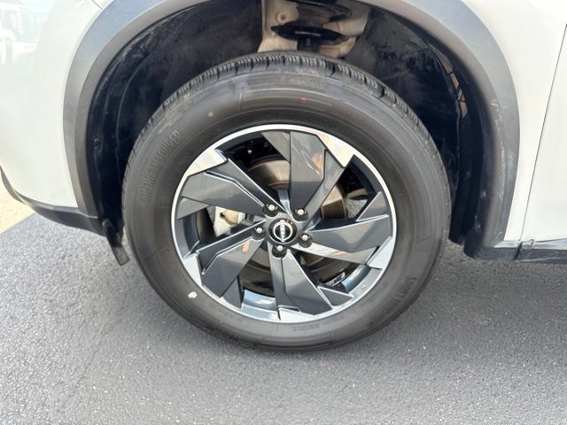Used 2024 Nissan Rogue SV AWD/4WD image 26